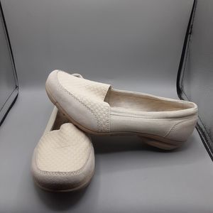 Skechers Slip-on Women's 8.5 M Beige.